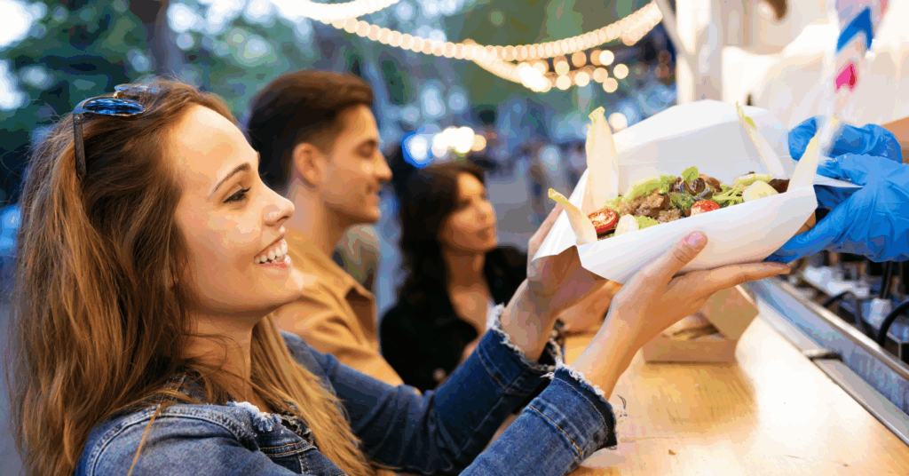Group of people at a foodtruck